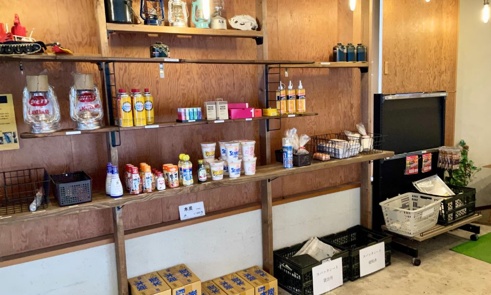 グリーンパーク山東 管理棟の内観 売店・レンタル用品