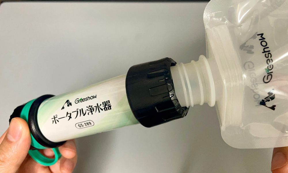 gs-289 携帯浄水器 本体 給水口へ給水バッグ接続