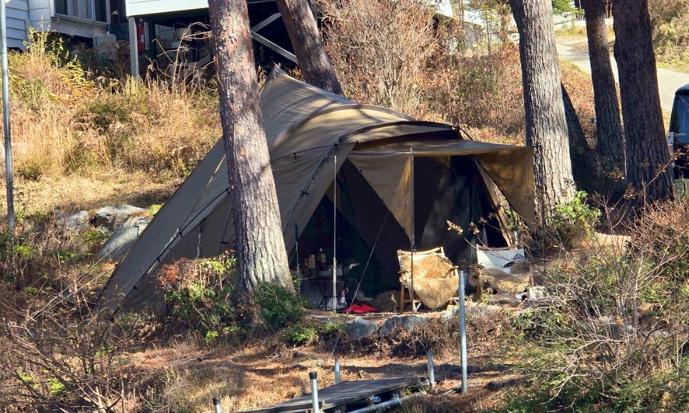 おおぐて湖キャンプ場 湖から見るテントの外観