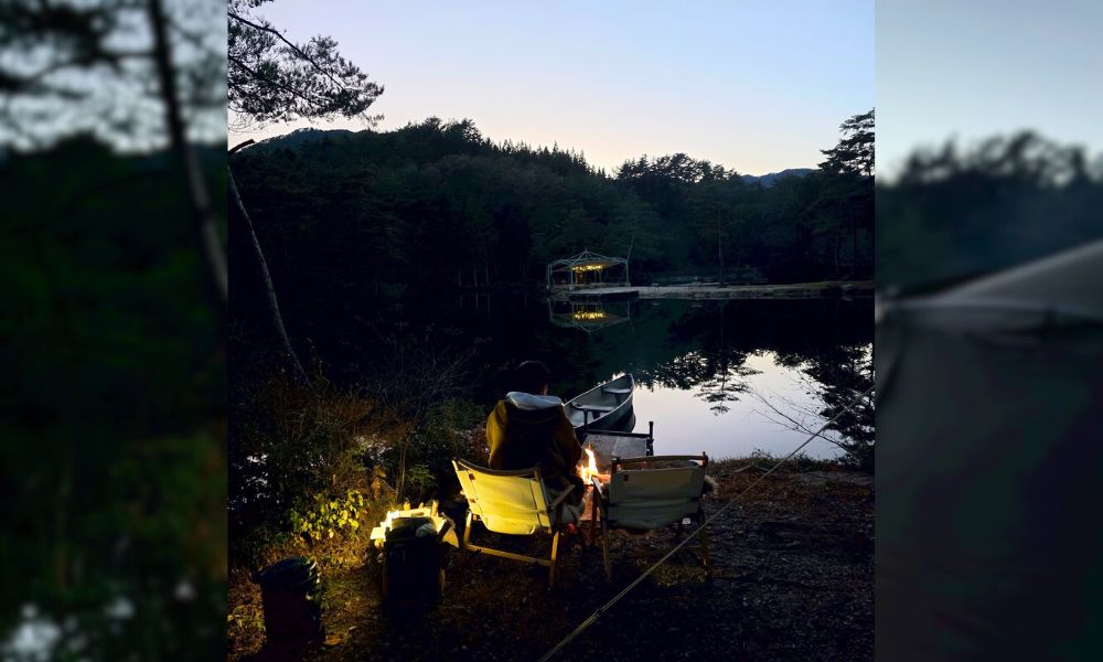 おおぐて湖キャンプ場 夕方の湖と焚き火