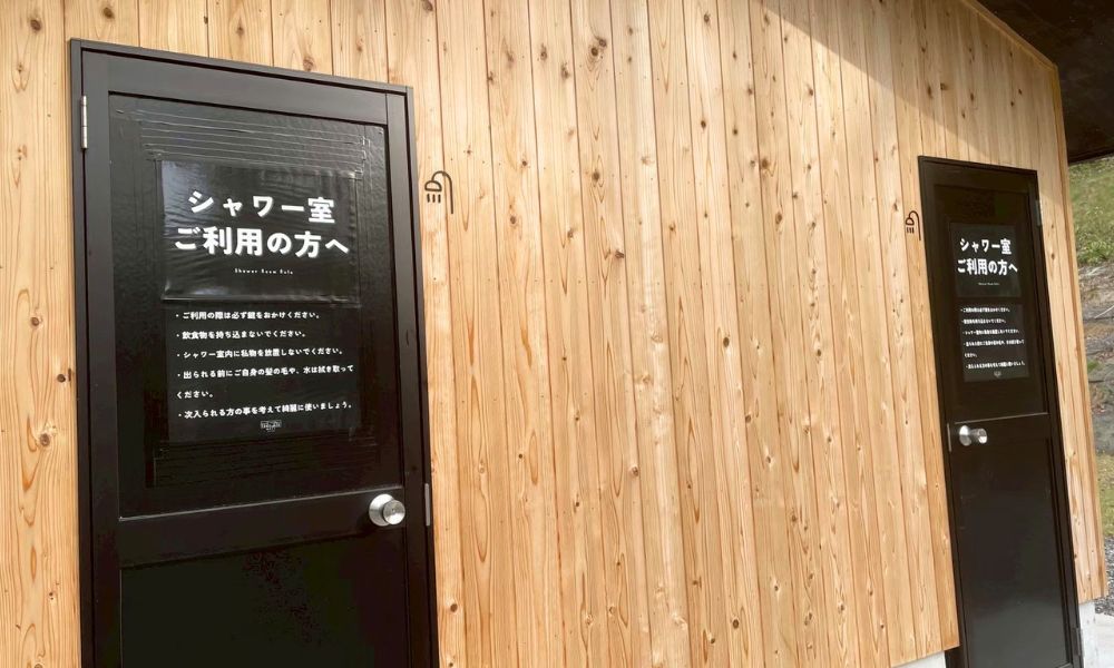 山のハコ-camp studio- シャワー室の外観