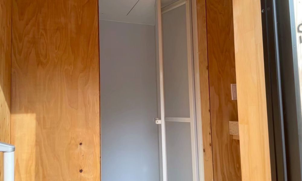 山のハコ-camp studio- シャワー室の内観