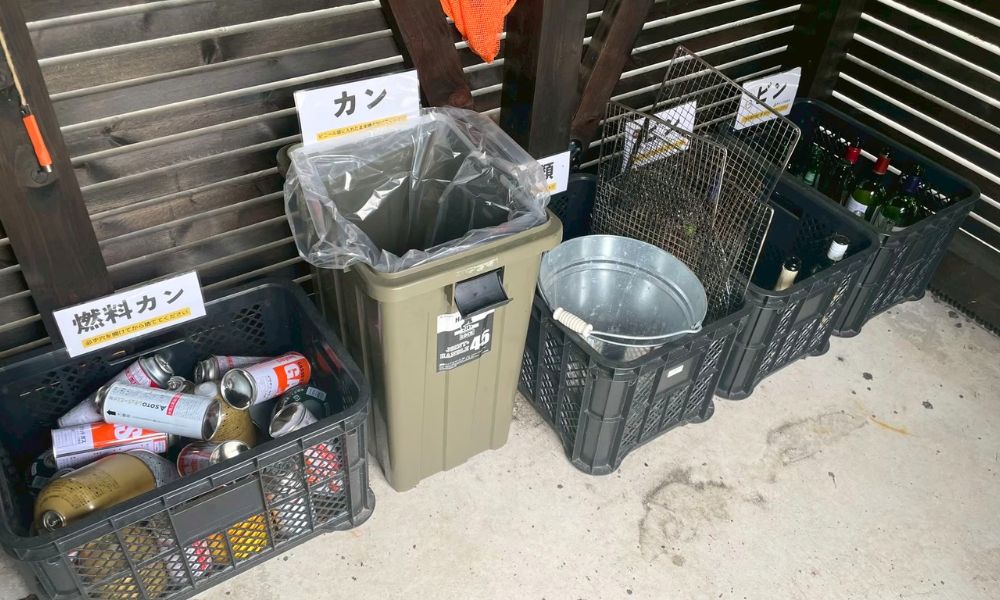 山のハコ-camp studio- ゴミ置き場の内観