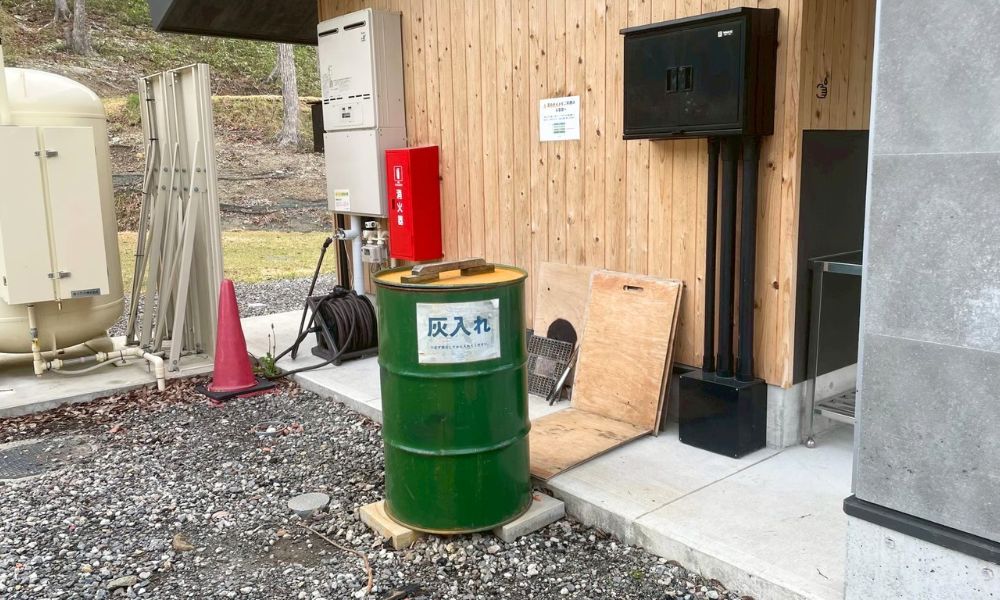 山のハコ-camp studio- 灰入れ場