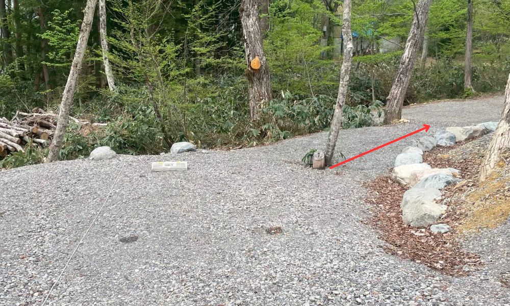 山のハコ-camp studio- リバーオートサイト1の駐車場