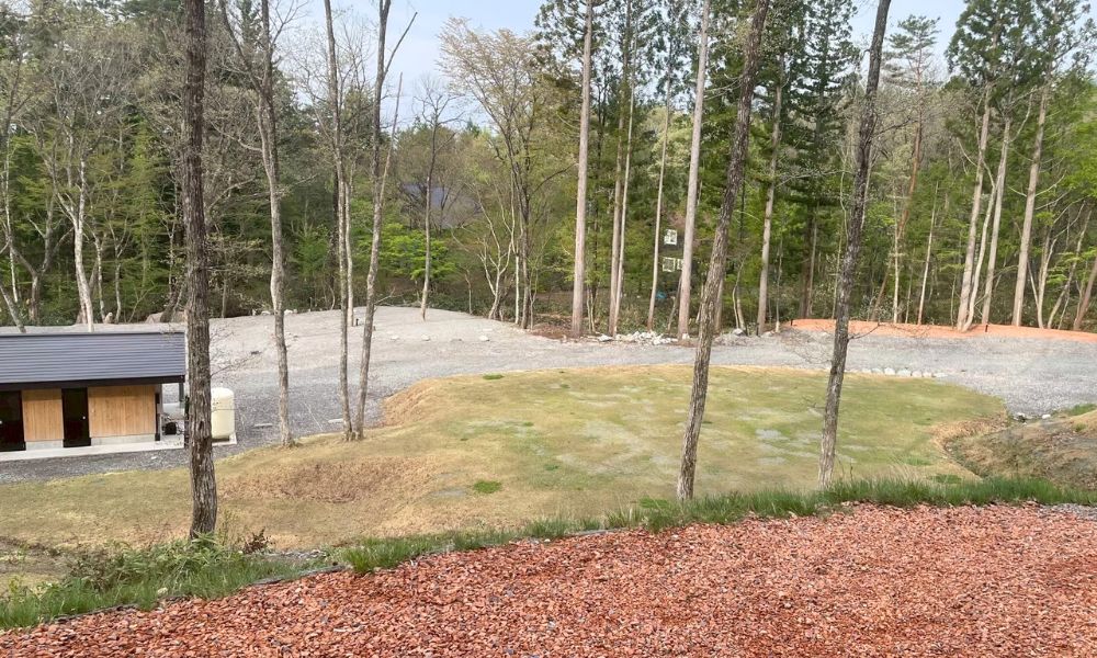 山のハコ-camp studio- 天空サイトから見るキャンプ場の景色