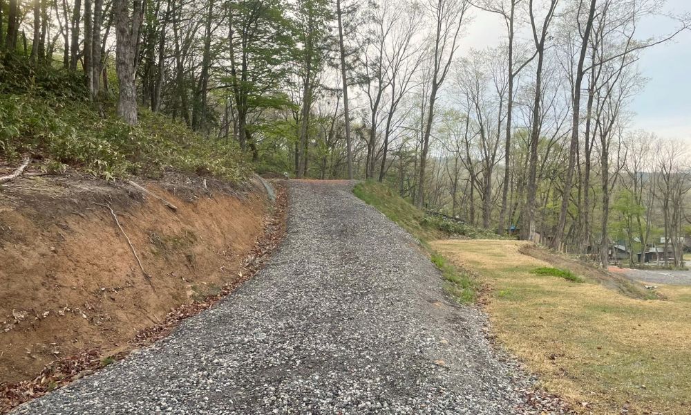 山のハコ-camp studio- 駐車場から天空サイトへの坂道